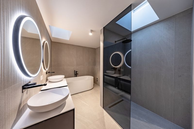 EXKLUSIVES WOHNJUWEL MIT STIL, ELEGANZ UND POOL - 8