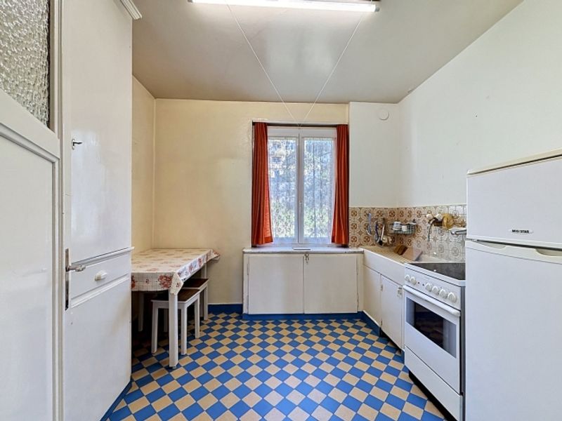Gebäude · 11 Zimmer · Schwer - 5