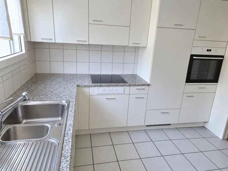 Grosse und zentralgelegene Wohnung in Kehrsatz - 9