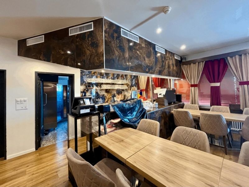 FRISCH RENOVIERT MIT GROSSER TERRASSE - 2
