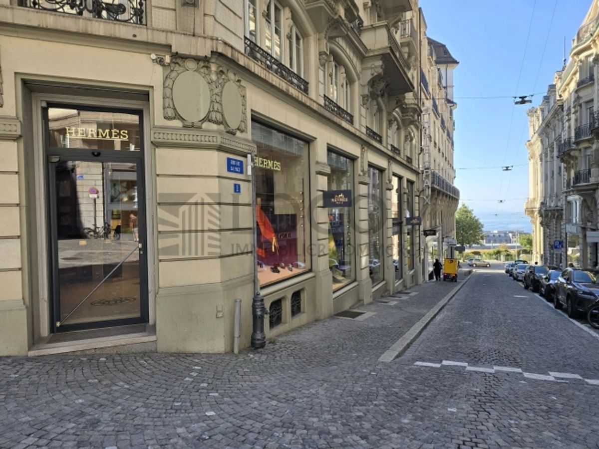 Schöne Arkade von 82 m² in der Rue de la Paix neben Hermès - 0