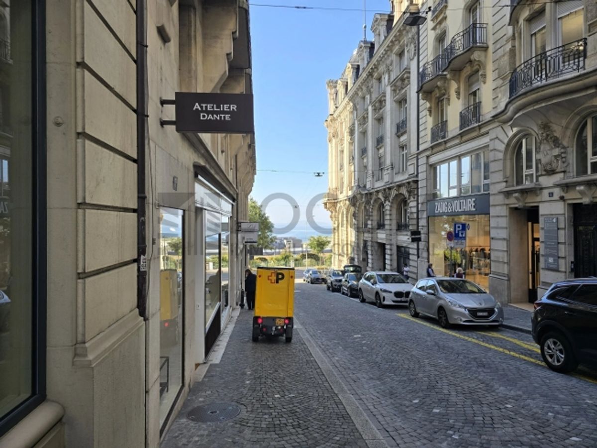 Schöne Arkade von 82 m² in der Rue de la Paix neben Hermès - 1