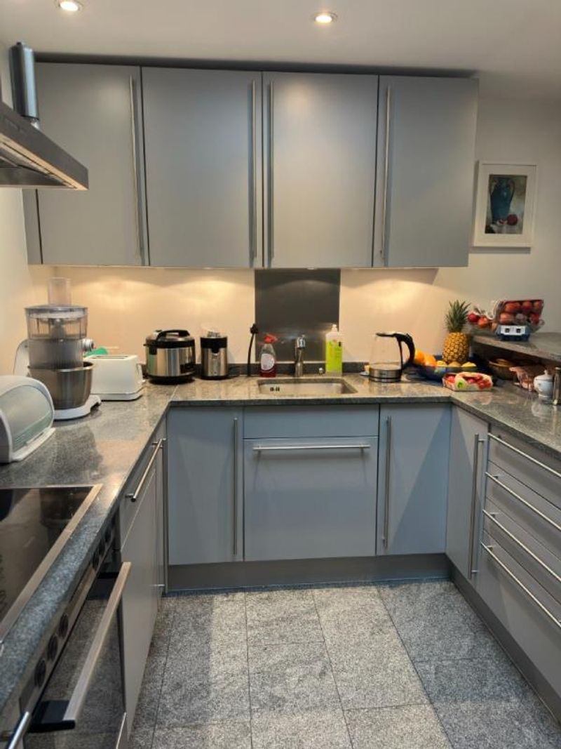 Möbl. WG-Zimmer - 9